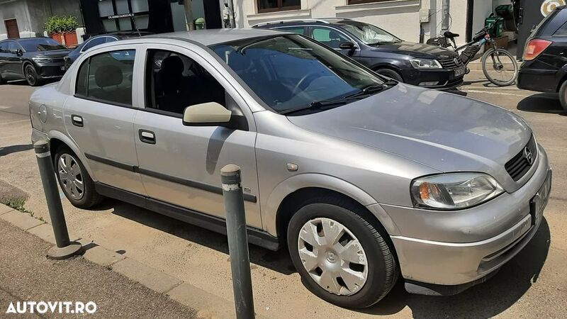 Argint Utilizat 2006 Opel Astra Classic Hatchback | 1.949 EUR - Imagine 1/4