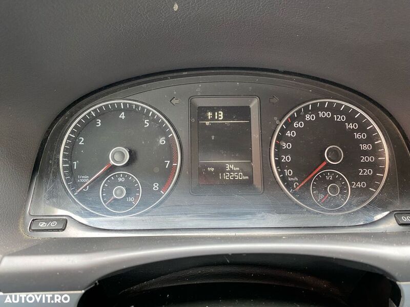 Second-hand VW Touran Comfortline 110 CP (80 kW) 2012 Alb Monovolum