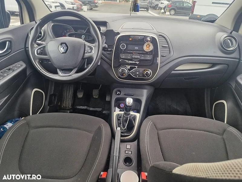 Second-hand Renault Captur Zen 110 CP (80 kW) 2017 Culoarebej SUV