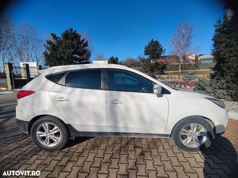 Second-hand Hyundai ix35 184 CP (135 kW) 2012 Culoarealb SUV