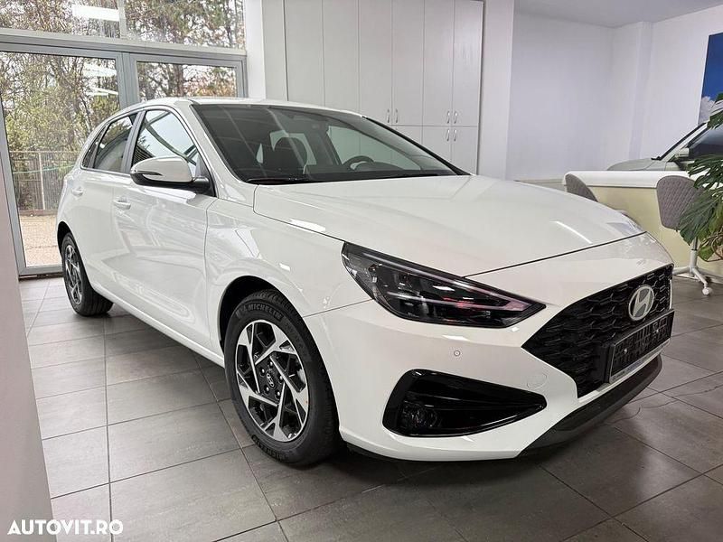 Culoarealb Nouă 2025 Hyundai i30 Hatchback | 23.414 EUR (Preț OK) - Imagine 1/4