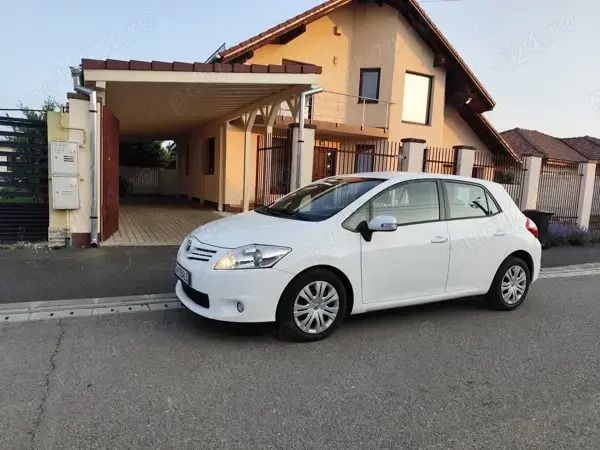 Utilizat 2010 Toyota Auris Hatchback | 5.390 EUR - Imagine 1/4
