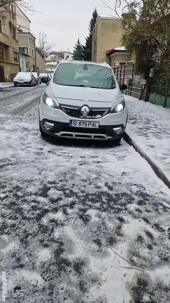 Alb Utilizat 2013 Renault Scénic III XMOD Monovolum | 6.200 EUR (Puțin scump) - Imagine 1/2