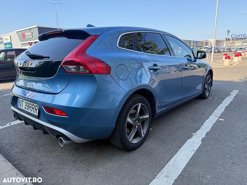 Second-hand Volvo V40 R-Design 120 CP (88 kW) 2015 Culoarealbastru Break