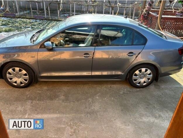 Second-hand VW Jetta 105 CP (77 kW) 2017 Gri Berlinǎ