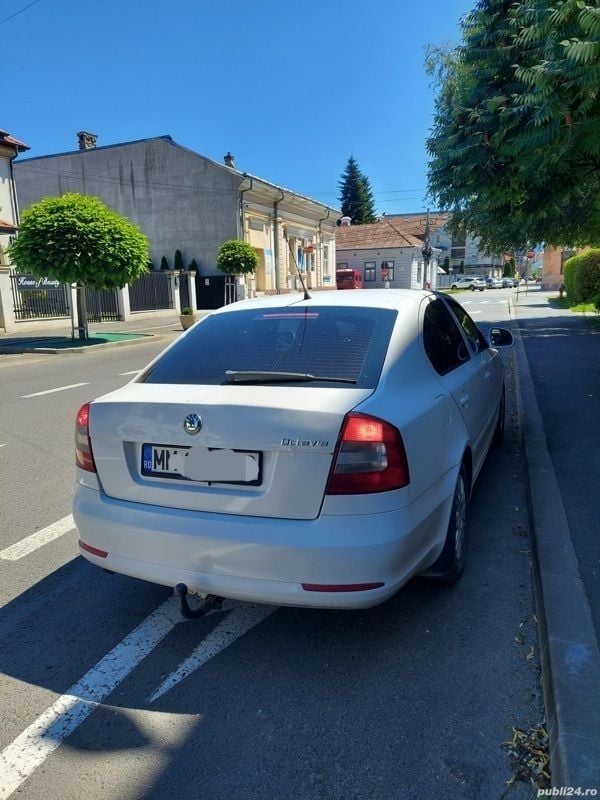 Alb Utilizat 2012 Skoda Octavia Berlinǎ | 3.500 EUR (Preț bun) - Imagine 1/4