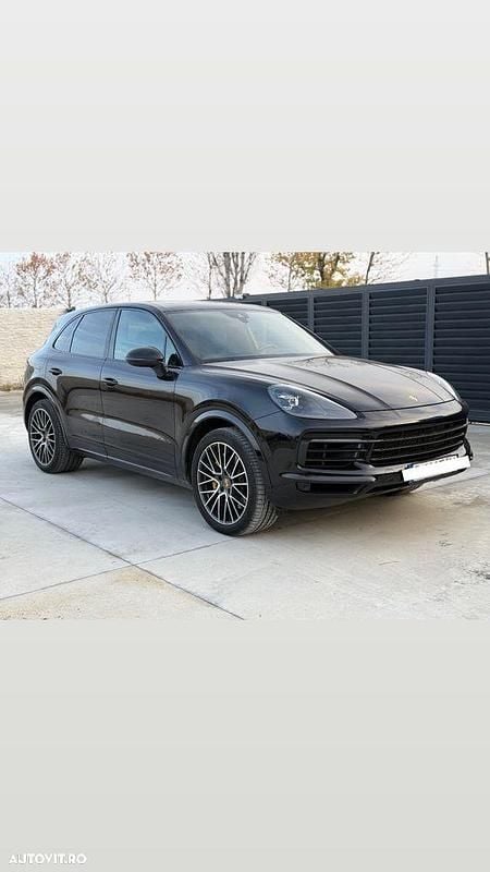 Culoarenegru Utilizat 2018 Porsche Cayenne S SUV | 52.000 EUR (Super Preț) - Imagine 1/4