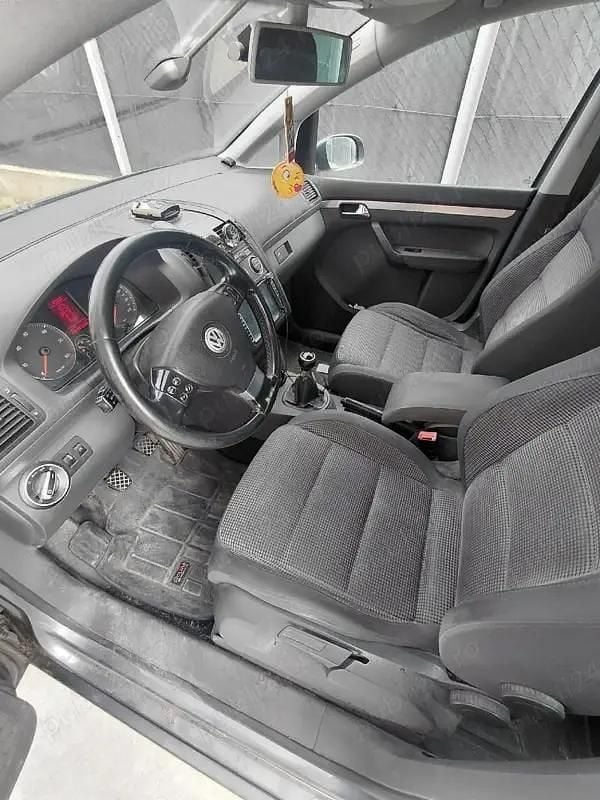 Second-hand VW Touran 140 CP (102 kW) 2006 Gri Monovolum