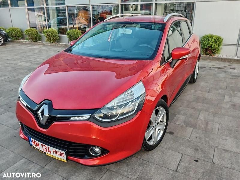 Culoarerosu Utilizat 2014 Renault Clio GrandTour Dynamique Break | 4.690 EUR (Preț OK) - Imagine 1/4