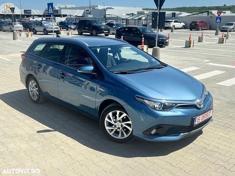 Second-hand Toyota Auris Hybrid Luna 99 CP (72 kW) 2015 Culoarealbastru Break