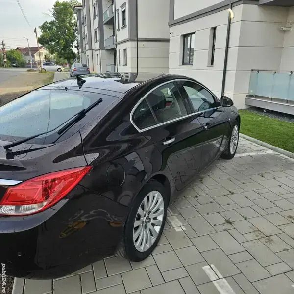 Second-hand Opel Insignia 120 CP (88 kW) 2011 Visiniu Berlinǎ