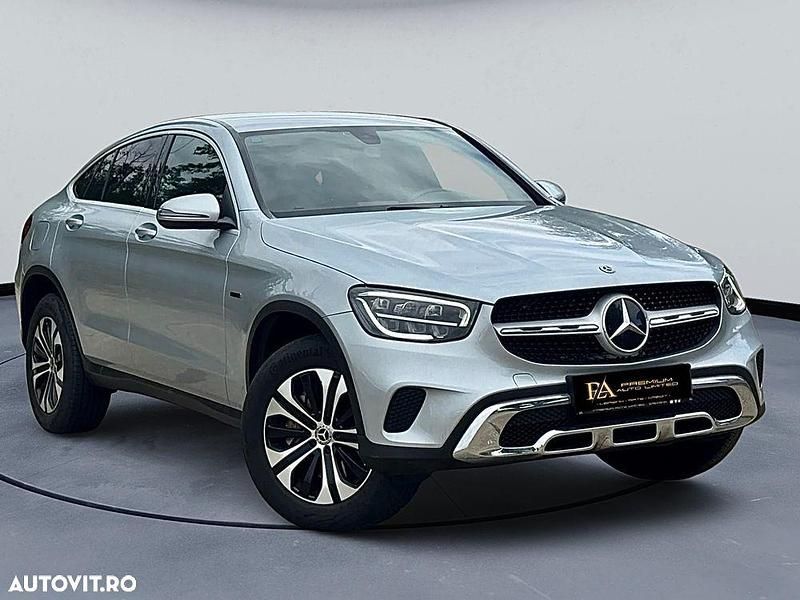 Culoareargint Utilizat 2021 Mercedes GLC300 Coupe | 30.999 EUR (Preț bun) - Imagine 1/4