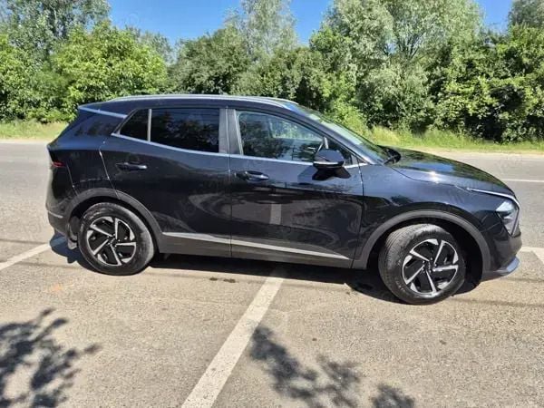 Negru Utilizat 2022 Kia Sportage Style SUV | 26.500 EUR (Scump) - Imagine 1/4