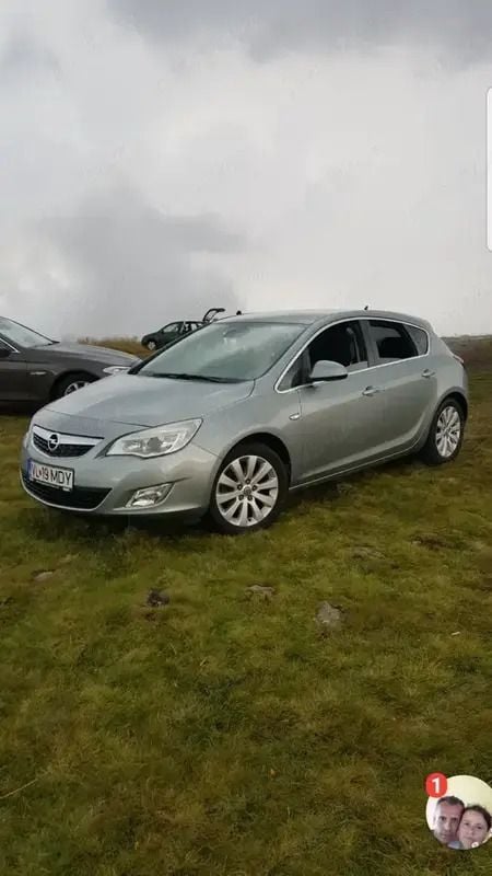 Gri Utilizat 2011 Opel Astra Hatchback | 3.400 EUR (Preț bun) - Imagine 1/4