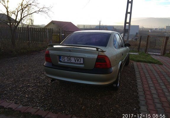 Second-hand Opel Vectra 100 CP (73 kW) 1997 Verde Berlinǎ