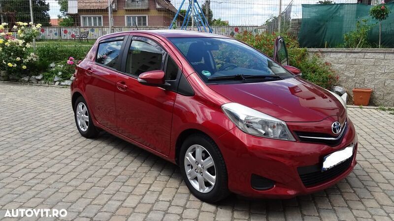 Rosu Utilizat 2012 Toyota Yaris Multidrive S | 7.800 EUR (Preț bun) - Imagine 1/4