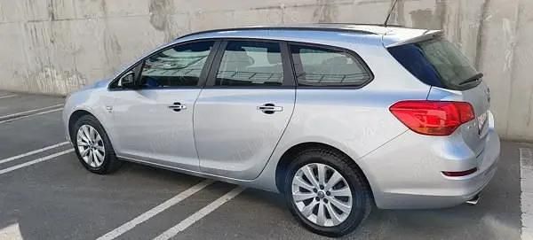 Argintiu Utilizat 2012 Opel Astra Sport Break | 4.500 EUR (Preț OK) - Imagine 1/4