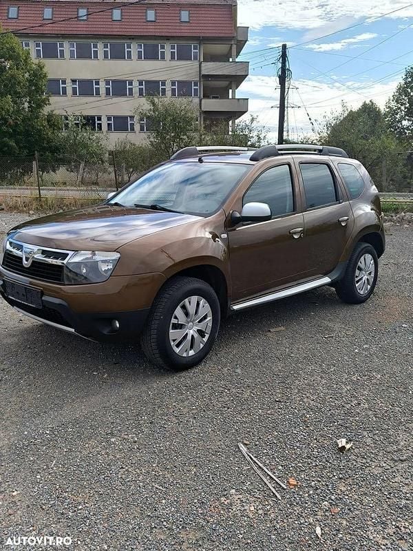 Culoaremaro Utilizat 2011 Dacia Duster Prestige SUV | 6.290 EUR (Preț OK) - Imagine 1/4