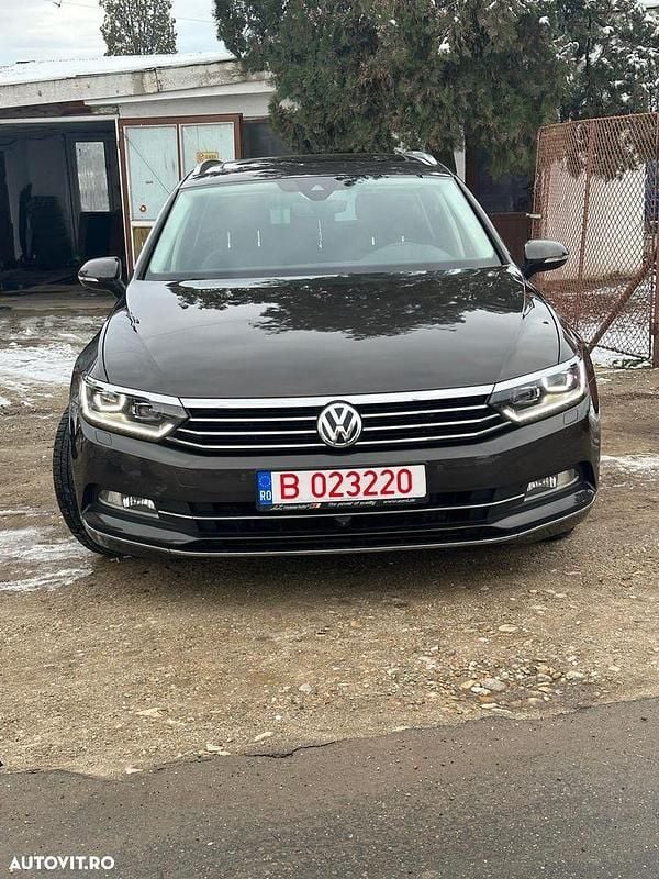Culoaremaro Utilizat 2016 VW Passat Highline Break | 12.800 EUR (Preț bun) - Imagine 1/4