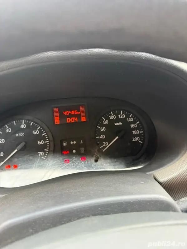 Utilizat 2010 Dacia Logan Berlinǎ | 4.000 EUR - Imagine 1/4