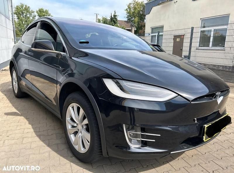Culoarenegru Utilizat 2017 Tesla Model X SUV | 26.950 EUR (Preț bun) - Imagine 1/4