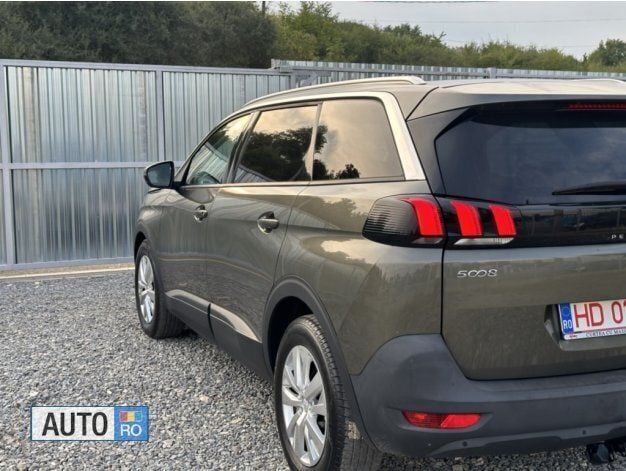 Second-hand Peugeot 5008 Allure 120 CP (88 kW) 2018 Verde Monovolum