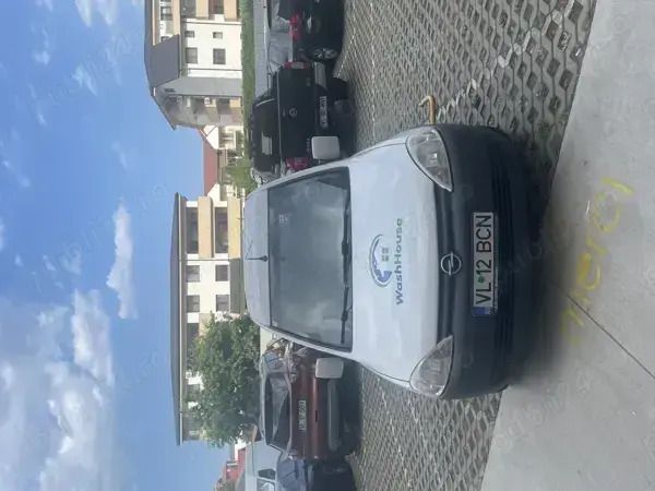 Alb Utilizat 2011 Opel Combo Monovolum | 2.100 EUR - Imagine 1/4