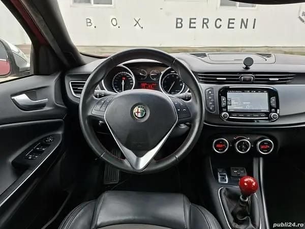 Second-hand Alfa Romeo Giulietta 170 CP (125 kW) 2014 Rosu Hatchback
