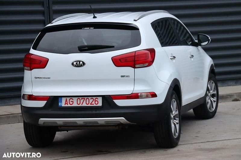 Second-hand Kia Sportage Premium 135 CP (99 kW) 2015 Culoarealb SUV
