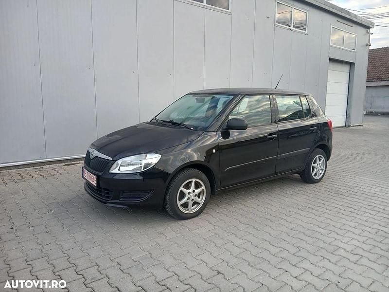 Culoarenegru Utilizat 2011 Skoda Fabia Classic | 2.990 EUR (Preț OK) - Imagine 1/4