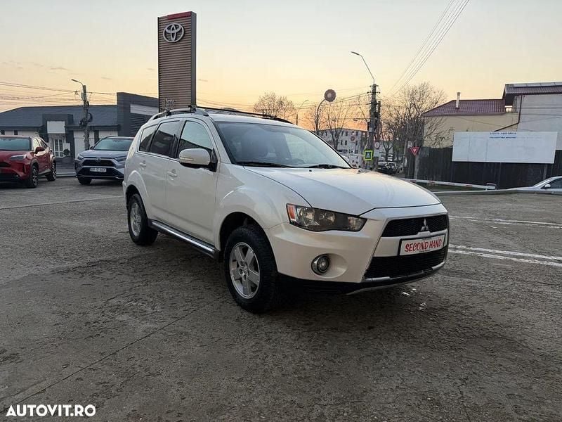 Second-hand Mitsubishi Outlander Intense 150 CP (110 kW) 2011 Culoarealb SUV