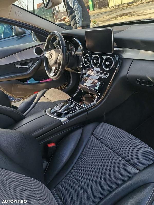 Second-hand Mercedes C350e 279 CP (205 kW) 2017 Culoarealbastru Berlinǎ