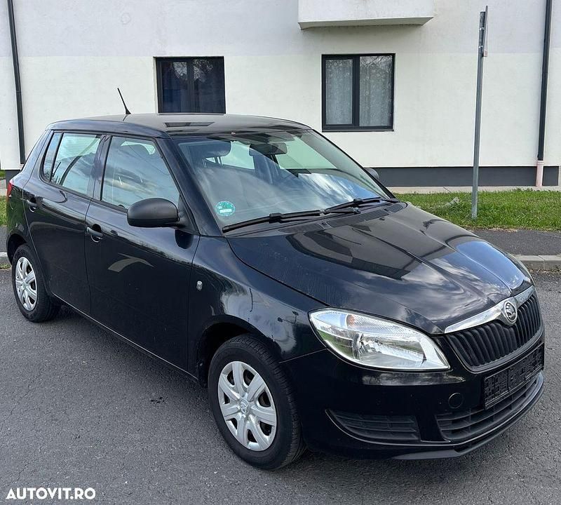 Culoarenegru Utilizat 2014 Skoda Fabia Berlinǎ | 3.980 EUR (Preț OK) - Imagine 1/4