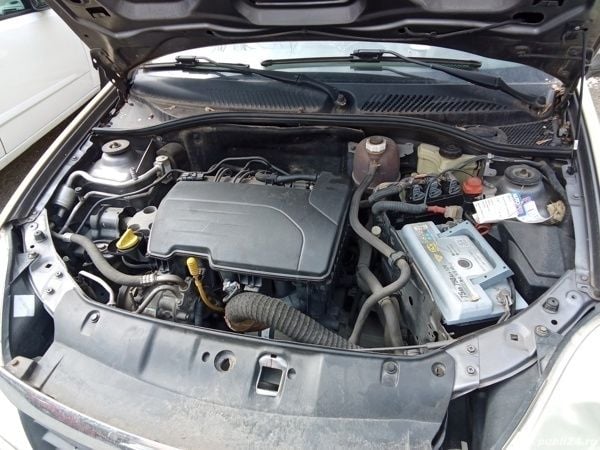 Second-hand Renault Symbol II 75 CP (55 kW) 2012 Galben Berlinǎ