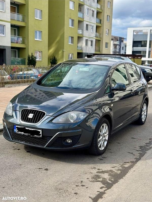 Gri Utilizat 2011 Seat Altea Monovolum | 3.500 EUR (Super Preț) - Imagine 1/4