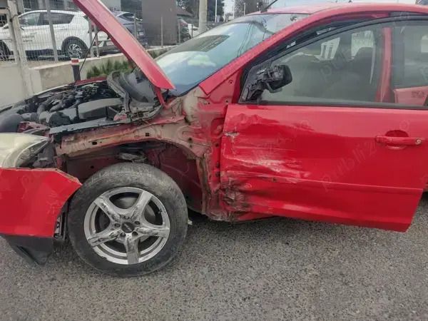 Rosu Utilizat 2007 Ford Focus Break | 1.000 EUR - Imagine 1/4