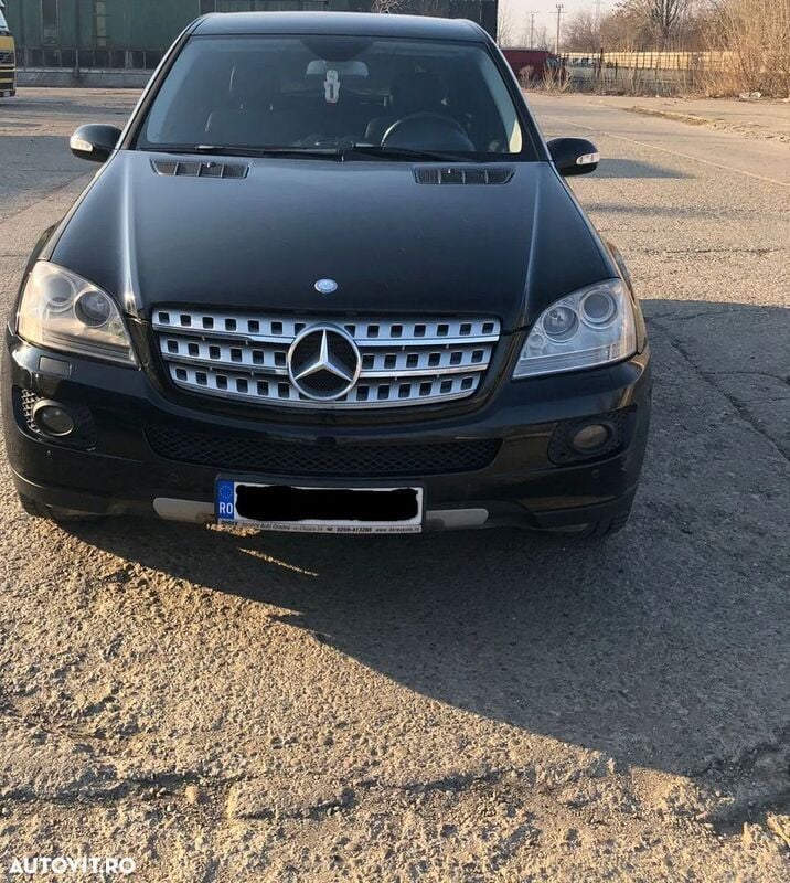 Negru Utilizat 2008 Mercedes ML320 SUV | 6.500 EUR (Preț bun) - Imagine 1/4