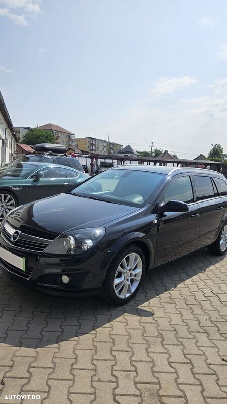 Negru Utilizat 2009 Opel Astra Break | 3.200 EUR (Puțin scump) - Imagine 1/4