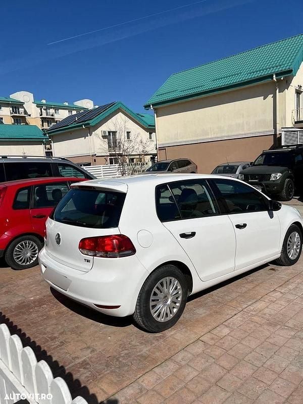 Second-hand VW Golf VII 105 CP (77 kW) 2012 Culoarealb Hatchback