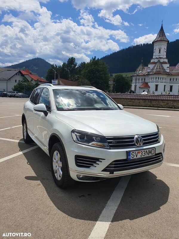 Alb Utilizat 2016 VW Touareg SUV | 13.900 EUR (Super Preț) - Imagine 1/4