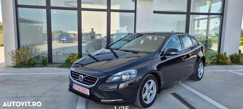 Culoarenegru Utilizat 2015 Volvo V40 Momentum Hatchback | 7.950 EUR (Preț OK) - Imagine 1/4