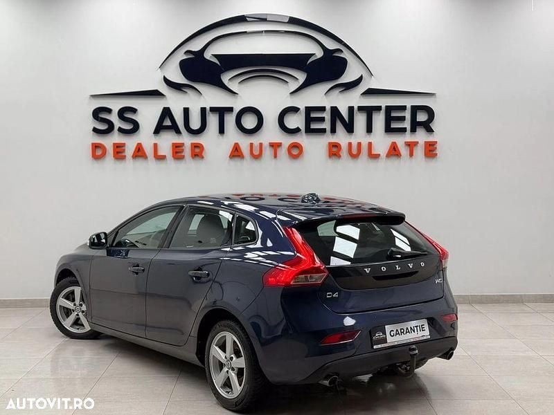 Second-hand Volvo V40 Kinetic 190 CP (139 kW) 2015 Culoarealbastru Hatchback