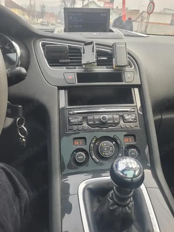 Second-hand Peugeot 5008 160 CP (117 kW) 2011 Argintiu Monovolum