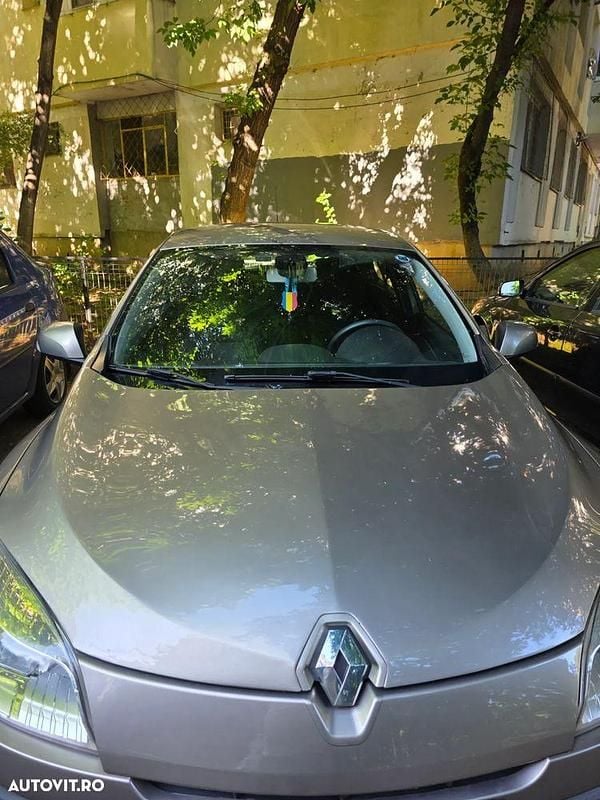 Culoaremaro Utilizat 2010 Renault Mégane III Hatchback | 3.700 EUR (Preț OK) - Imagine 1/4