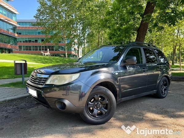 Gri Utilizat 2009 Subaru Forester SUV | 3.990 EUR (Preț OK) - Imagine 1/4