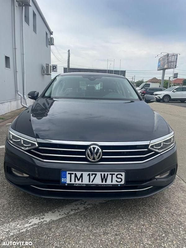 Gri Utilizat 2020 VW Passat Comfortline Berlinǎ | 20.800 EUR (Preț OK) - Imagine 1/4