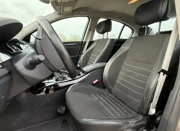 Utilizat 2012 Renault Laguna III Berlinǎ | 3.000 EUR (Preț bun) - Imagine 1/4