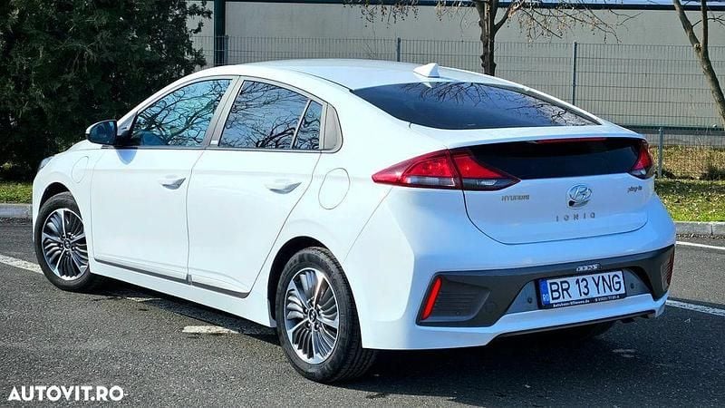 Second-hand Hyundai Ioniq 105 CP (77 kW) 2021 Culoarealb Hatchback