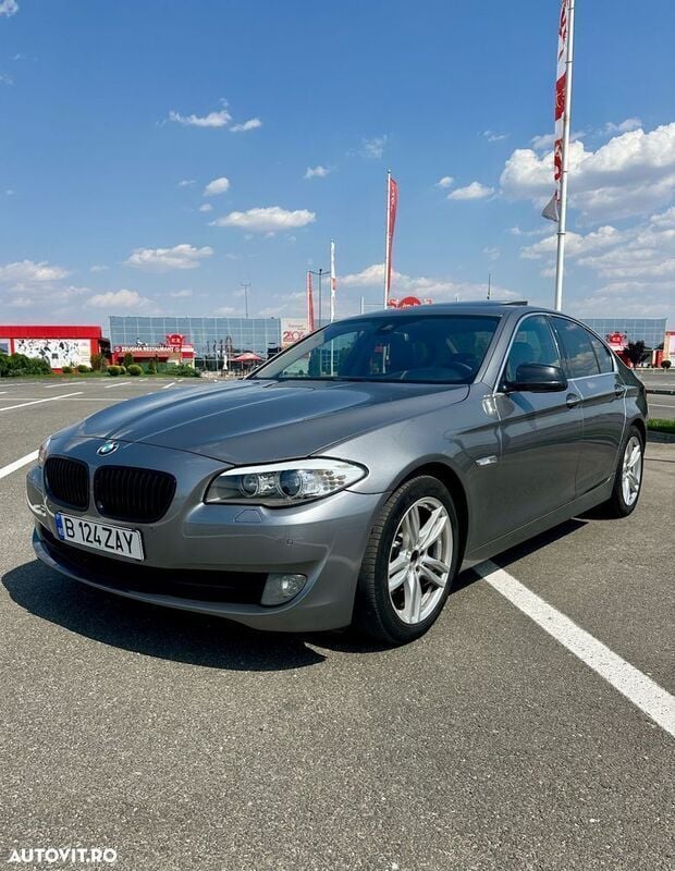 Argint Utilizat 2012 BMW 520 Berlinǎ | 10.900 EUR (Preț bun) - Imagine 1/4