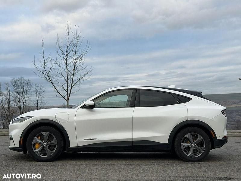 Second-hand Ford Mustang Mach-E 202 kW (276 CP) 2022 Culoarealb SUV